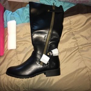 Women’s black boots